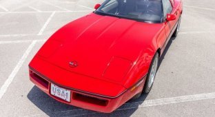 Идеальный 30-летний Chevrolet Corvette ZR-1 с минимальным пробегом (37 фото)