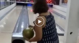 The woman decided to surprise her family with a game of bowling, but did not calculate her strength when throwing