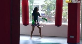 The girl modestly approached the Muay Thai trainers. What she did a minute later made them wonder