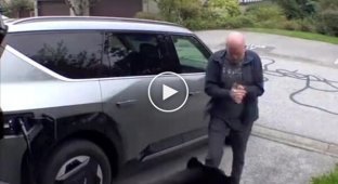 A Canadian met bears in the garage