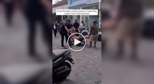 Охранники бара связали туриста и вывезли его на тележке