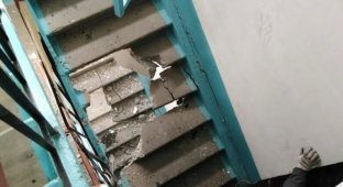 В Челябинской области при замене лифта произошло ЧП (4 фото)