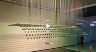 Кінетична скульптура з кульок на виставці у Китаї