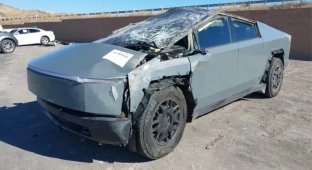 Затоталенный Tesla Cybertruck выставят на аукцион (5 фото)