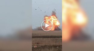 The occupier complains about a Ukrainian kamikaze drone destroying a tank on the battlefield