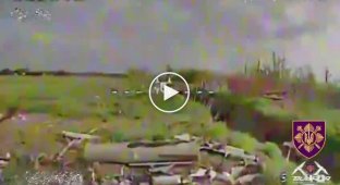 Бойцы Президентской бригады сбросами с дронов разрушают блиндажи оккупантов
