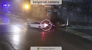 В Белгороде «Ауди» после столкновения с «Фордом» врезался в здание