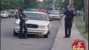 Влюбленные полицейские шокируют водителей