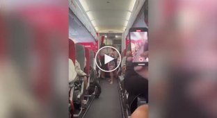 A woman did yoga in the aisle during a flight