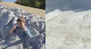Ancestors of the Year: In Brazil, parents let their child jump into a pile of limestone for a spectacular photo (3 photos)