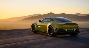 Aston Martin has updated its sports car for beginners: the new Vantage (5 photos + video)