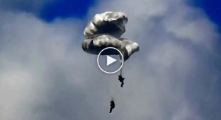 Удачное приземление парашютистов