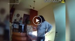 A young American called the police because his mother ate his ice cream