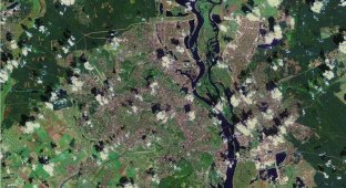 Как выглядят знаменитые города и места со спутника? (Москва, Киев, Париж, Чернобыль)