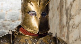 Хафтор Бьернссон, Григор «Гора» Клиган из «Игры престолов», показал изуродованное гримом лицо (2 фото)