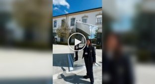 Зеркальный общественный туалет