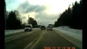 Авария на скользкой дороге