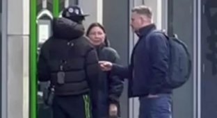 Перехожий заступився за жінку, яку обікрали біля банкомату (6 фото + 1 відео)