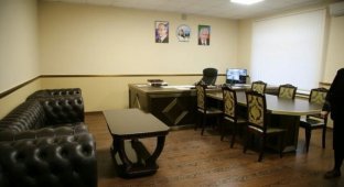 Скандал в 20-й школе города Дербент: зато кабинет у директора с ремонтом (7 фото + видео)
