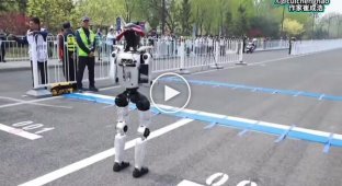 Spectacular Robot Breakdown in China