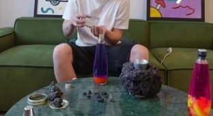 An oddball assembled a lava lamp with real lava (2 photos + 2 videos)