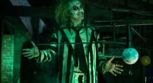 First shots of Tim Burton's second Beetlejuice: Michael Keaton will return to the role (4 photos)
