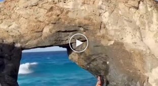 Хвиля знесла китайську туристку