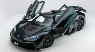 The rarest Mercedes-AMG One hypercar is being sold in Dubai (31 photos)