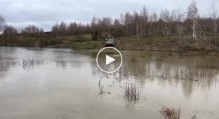 Ukrainian BTR-4 successfully crosses the river