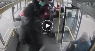 In Russia, a man sprayed a conductor in the face with pepper spray and ran out of the salon
