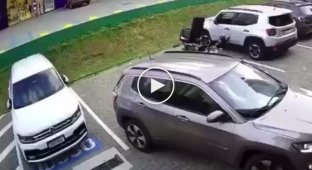 Fuck me!: epic accident in the parking lot