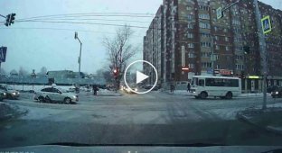 Один хотел проскочить другой повернуть авария из Новосибирска (мат)