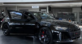 В Украину приехал лимитированный 630-сильный универсал Audi (фото)