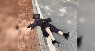 Chinese graduate students launched a flash mob "broken by unemployment" (7 photos)