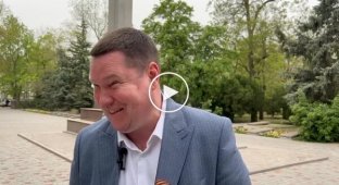 Глава оккупационной власти Новой Каховки записывает поздравление ко Дню Победы