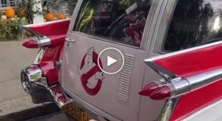 The Ghostbusters Machine Exists