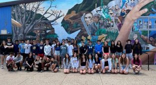 23 пары близнецов выпустились из одной школы (2 фото + 1 видео)