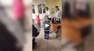 У російському ліцеї стали обшукувати учнів і шукати у них колюче-ріжучу зброю