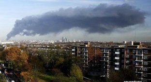 Мощный пожар в Лондоне (8 фото)