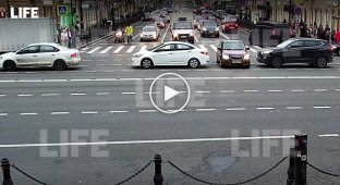 Авария с участием дорогого «Порше» на Невском проспекте в Санкт-Петербурге