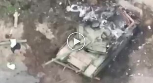 Украинские FPV-дроны уничтожают российский танк Т-90М «Прорыв» возле города Алешки Херсонской области