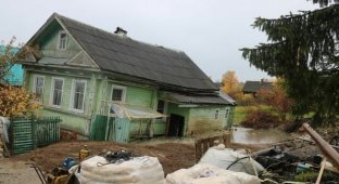 "Адская" скважина в Белозерске затягивает дом под землю и разоряет город (10 фото)
