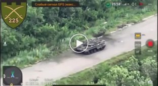 Российский танк Т-62М подорвался на мине на Бахмутском направлении
