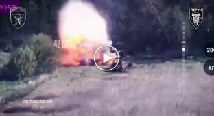 Бойцы 42-й ОМБр дронами уничтожили три российских БМП с десантом, которые пытались наступать на Харьковщине
