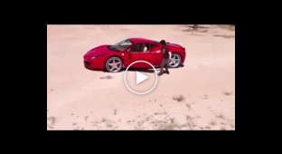 Ребенок катается на Ferrari 458 Italia