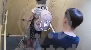 In Ufa, they are looking for a pervert who took a photo under the skirt of a girl in an elevator