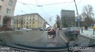 Always buckle up your kids! A child fell out of a car in Gomel