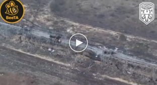 Прилет украинского дрона-камикадзе по российской БМП-3 с пехотой на броне в Луганской области