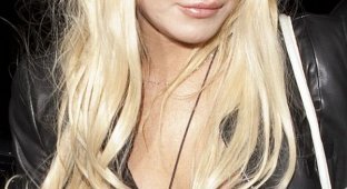 Линдсей Лохан (Lindsay Lohan) в прозрачном топике (4 Фото)