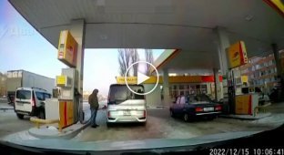 In Voronezh, a man decided to light up the gas tank with a lighter at a gas station (mat)